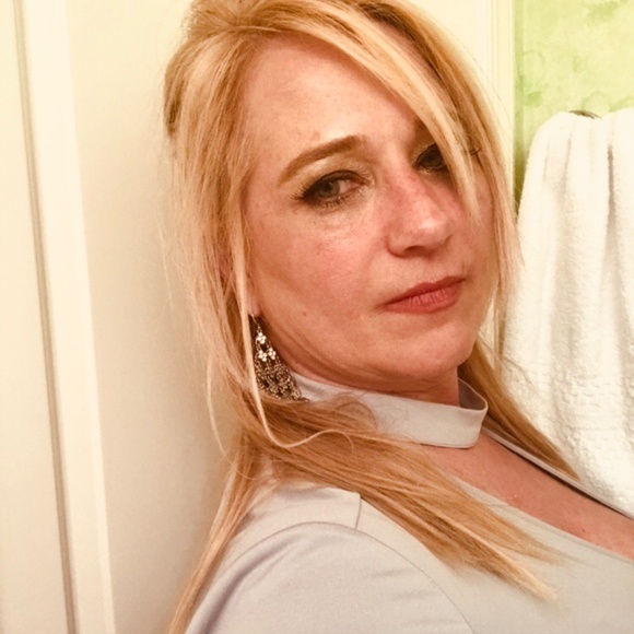 Meet your Posher, Julie - Picture 2 of 2